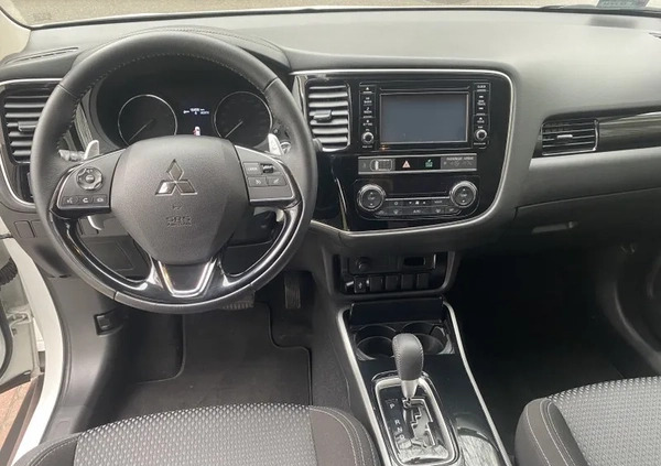 Mitsubishi Outlander cena 116500 przebieg: 20000, rok produkcji 2019 z Warszawa małe 562